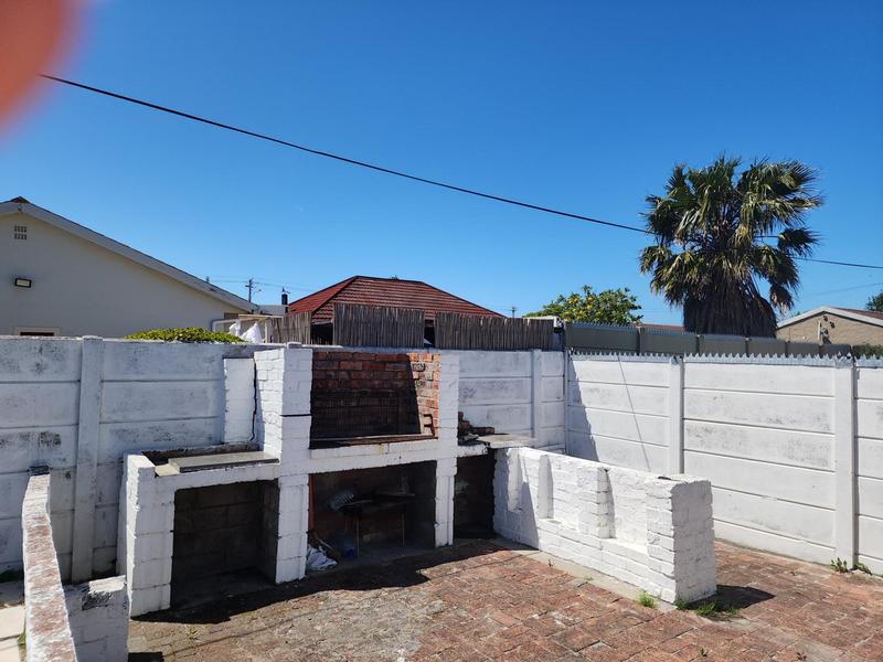 4 Bedroom Property for Sale in Southfield Western Cape